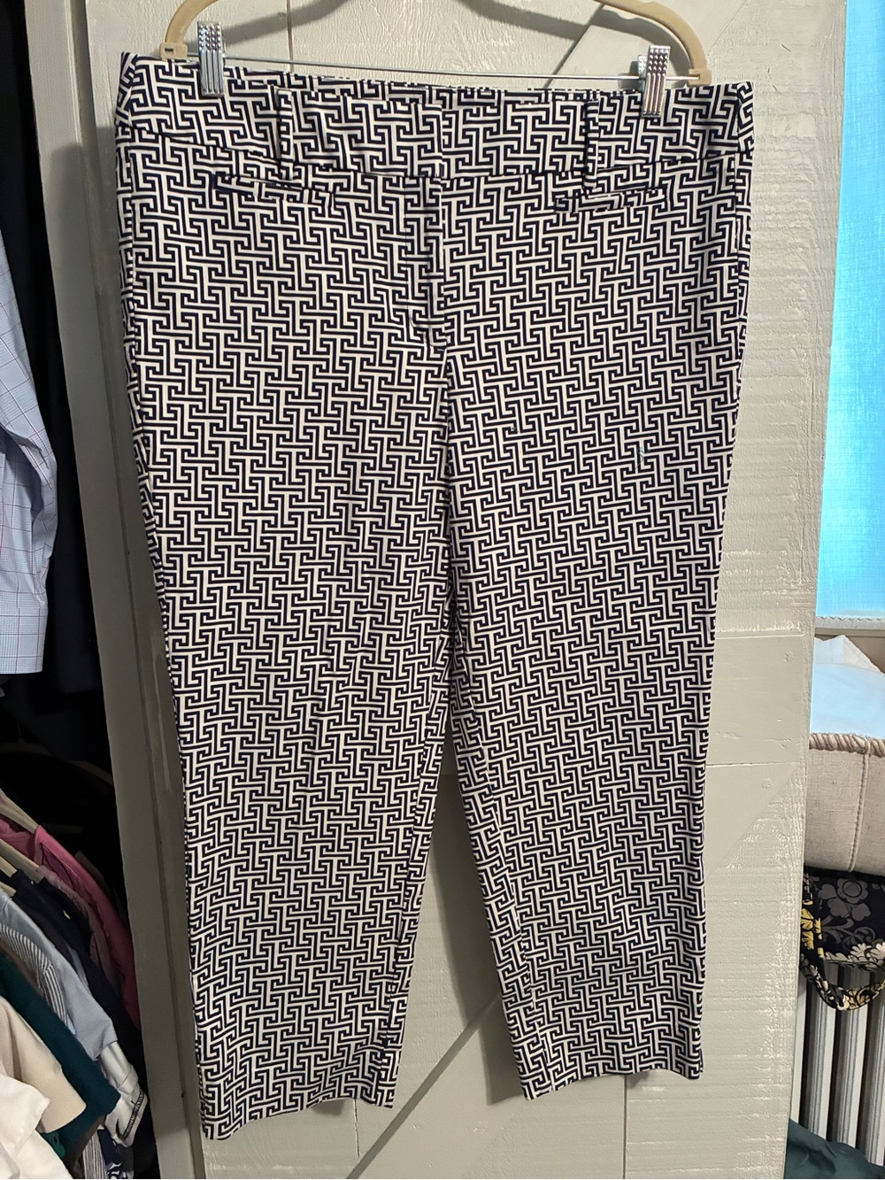 Loft sz 14 Marisa crop pants black & white pattern